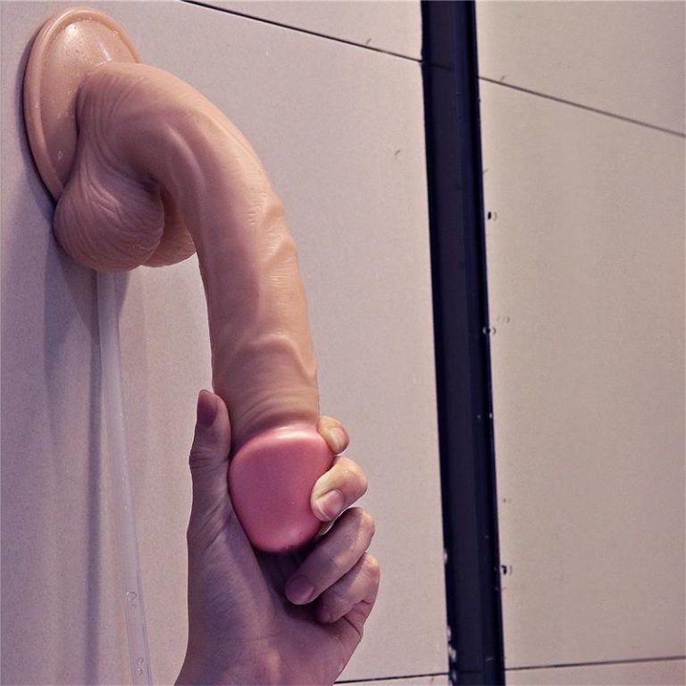 Squirting Dildo boje kože 20 cm - Squirt Extreme