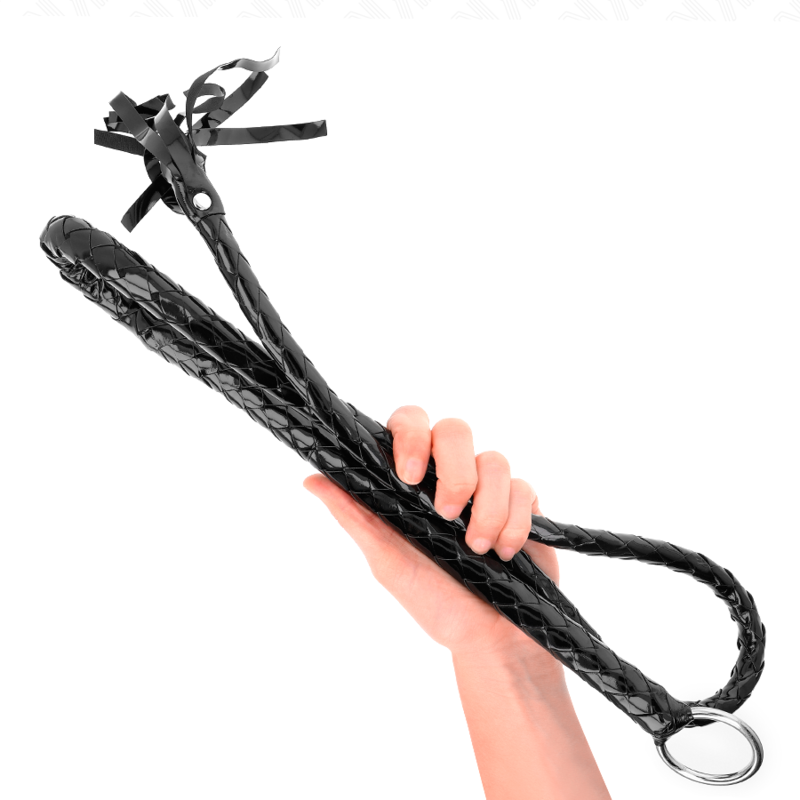 Bič Kink Long Whip dužine 138 cm prikazan u ruci.