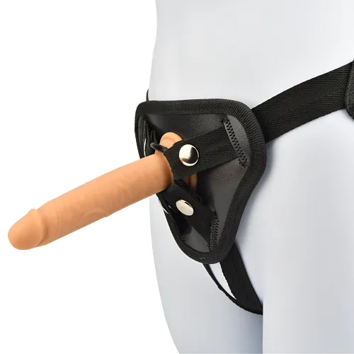 Pegging Strap On Set - Loving Joy. Prikaz dilda fiksiranog na pojas koji dolazi u kompletu.