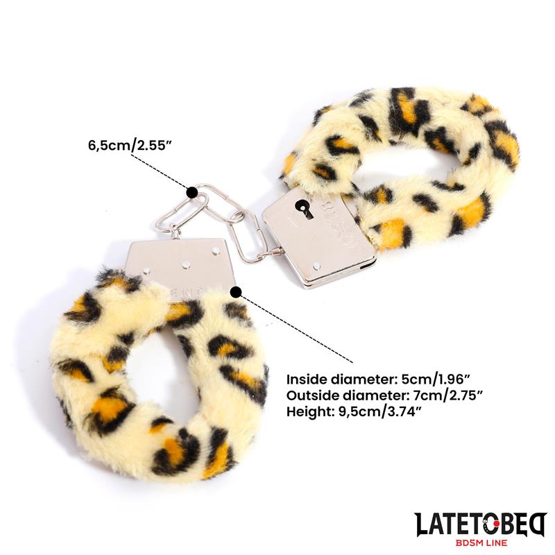 Lisice Latetobed - Furry Leopard- prikaz dimenzija: duljina lančića je 6,5 cm, Unutarnji promjer zatvorenih lisica je 5 cm, vanjski promjer zatvorenih lisica je 7 cm.