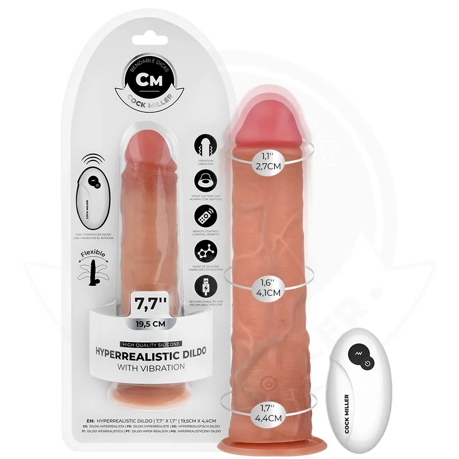 Vibrirajući dildo s daljinskim upravljačem 19 cm - Cock Miller - prikaz dilda i daljinskog upravljača pored ambalaže. Promjeri dilda su: sami vrh 2,7 cm, sredina 4,1 cm, dno 4,4 cm.